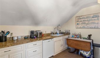 29 Marsh St 3, Newport, RI 02840