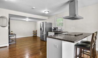 198 Macon Dr, Bridgeport, CT 06606