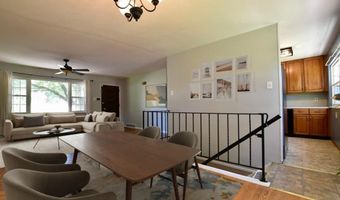 5800 Crossmont Dr, Affton, MO 63123