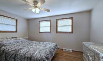 357 N PIONEER Dr, Addison, IL 60101