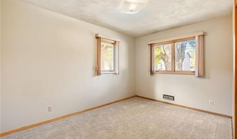 313 Glenn Rd, Albert Lea, MN 56007