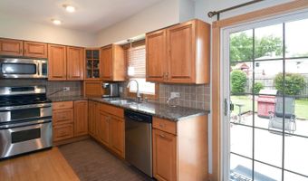 440 W Lake Park Dr, Addison, IL 60101