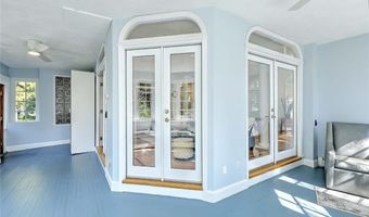 247 Oaklawn Ave, Cranston, RI 02920