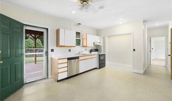 40 ROCKCREST Dr, Cranston, RI 02920