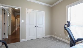 4006 Edgewater Dr, Benton, AR 72109