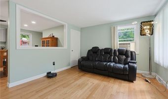 417 Lake Washington Dr, Glocester, RI 02814