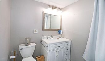 23 Sherman Ln, Middletown, RI 02842