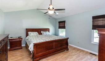 1915 Fox Pointe Dr, Arnold, MO 63010