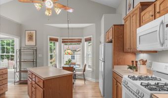 11 BURR HILL Dr, Berlin, MD 21811