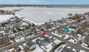 97 Eustis Ave 2, Newport, RI 02840