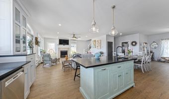 51 Bridge St, Belfast, ME 04915