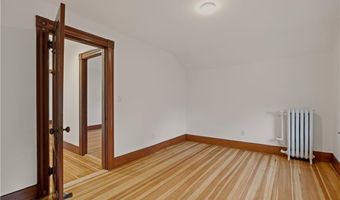 82 Van Zandt Ave, Newport, RI 02840