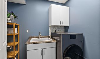 9820 Snow Pointe Dr SE, Alto, MI 49302