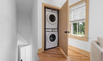 18 Barney St 3, Newport, RI 02840