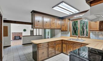 70 Smith Ln, Burlington, CT 06013