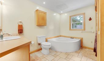 6009 Bole Dr, Andover, OH 44003