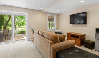 1196 Edgewater Ln, Antioch, IL 60002