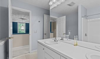 48 Fieldstone Ln, North Kingstown, RI 02874