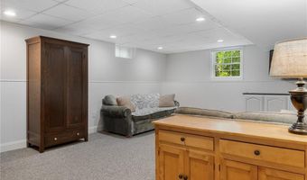 91 Woodridge Dr, North Kingstown, RI 02874