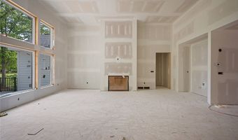 810 Club Dr W, Aurora, OH 44202