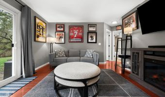 2696 S Embers Ln, Arlington Heights, IL 60005