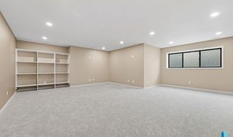 405 N Sunshine Ave, Brandon, SD 57005