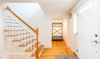 573 Wolcott Ave, Middletown, RI 02842