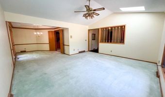 457 E Pioneer Trl, Aurora, OH 44202