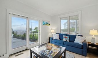 20 Roxbury Rd, Narragansett, RI 02882