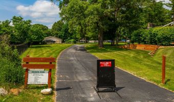 9704 Captains Dr, Algonquin, IL 60102
