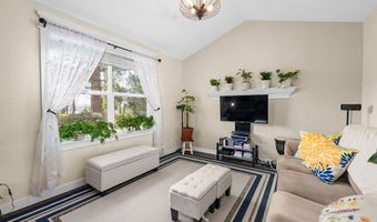 1676 SE 3RD St, Astoria, OR 97103