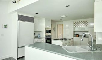 11 Henry Dr, Barrington, RI 02806