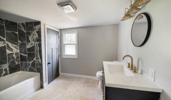 702 13th St, Altavista, VA 24517