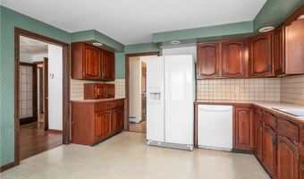 5 Lincoln Dr, North Smithfield, RI 02896