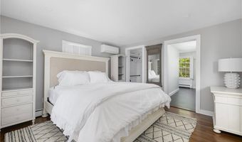 24 Barney St, Newport, RI 02840