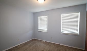 912 Oakwood Farms Ln, Ballwin, MO 63021