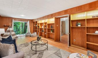 2647 S KENT St, Arlington, VA 22202