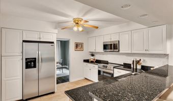 28 Loudon Pkwy, Albany, NY 12211