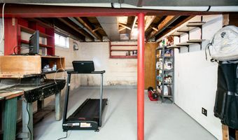 75 Lakeview Dr, Allentown, NJ 08501