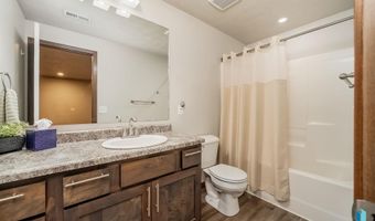 2726 E Sunburst Dr, Brandon, SD 57005