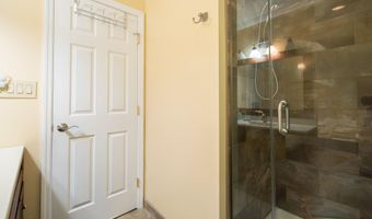 51 Aspen Cir, Albany, NY 12208