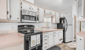 181 MINESHAFT Dr, Apache Junction, AZ 85119