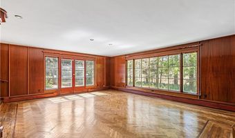 28 S Hill Dr, Cranston, RI 02920