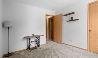 1097 Pebble Brook Dr, Columbus, OH 43240