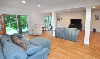 8 Centerbrook Ct 8, Avon, CT 06001