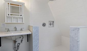 92 Franklin St, Bristol, RI 02809