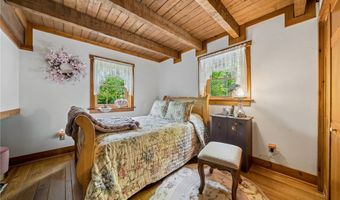 24 McCullough Hill Rd, Amity, PA 15311