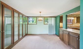 2453 Kilimanjaro Dr NE, Cedar Rapids, IA 52402