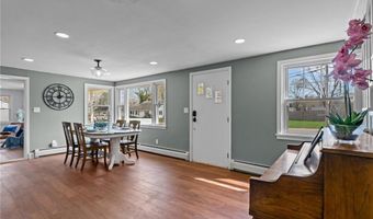4 Sherbrooke Rd, Barrington, RI 02806