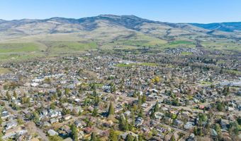 319 West St, Ashland, OR 97520